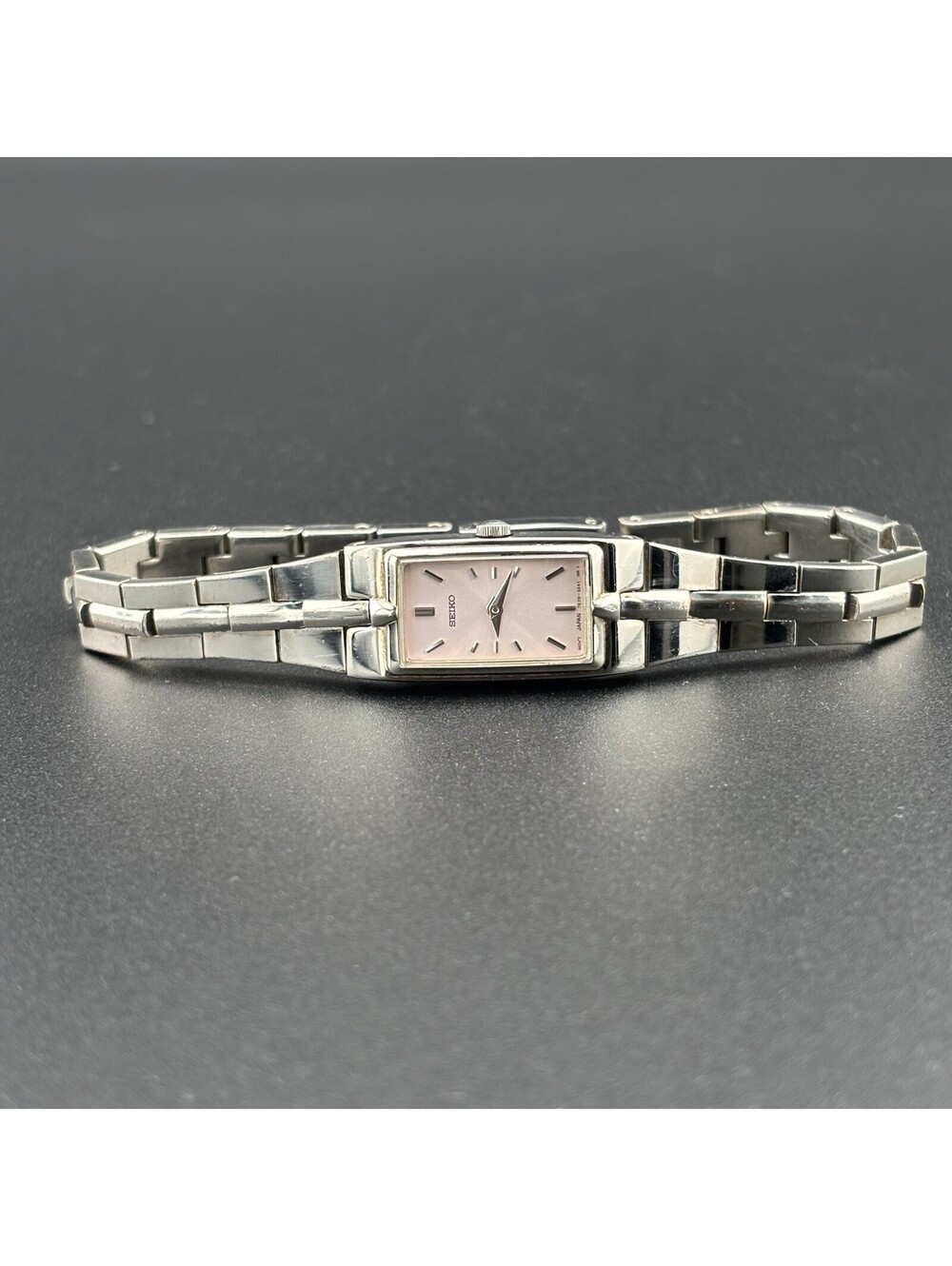 Vintage Seiko Ladies Silver-Tone Pale Pink Sunburst Dial Dress Watch 2E20-0AY0
